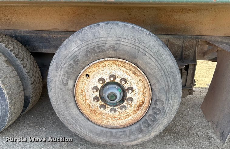 image for item ND9416 1995 Ford L9000 dump truck