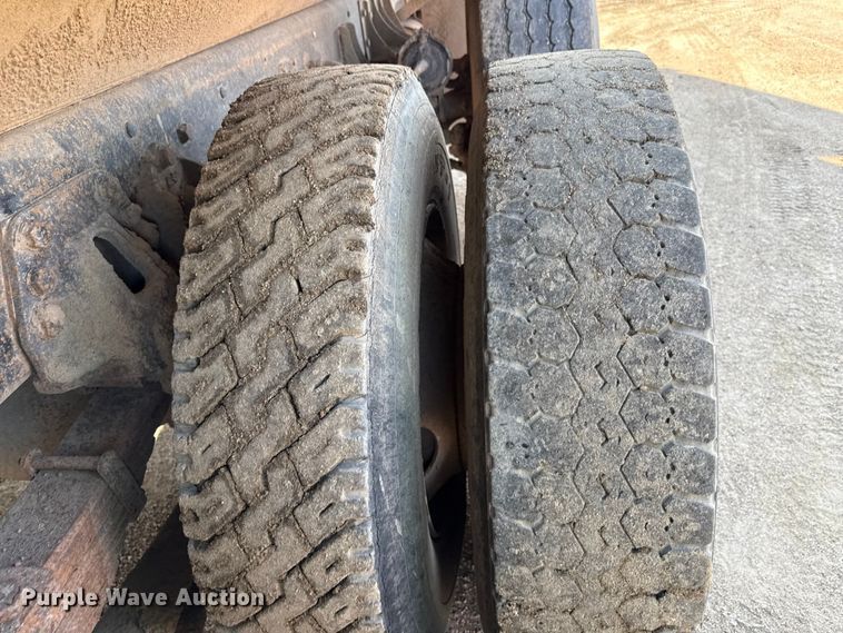 image for item ND9416 1995 Ford L9000 dump truck