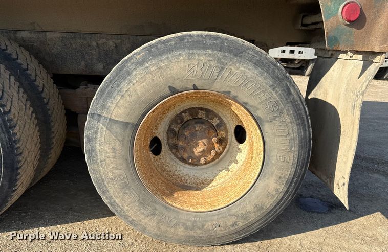 image for item ND9416 1995 Ford L9000 dump truck