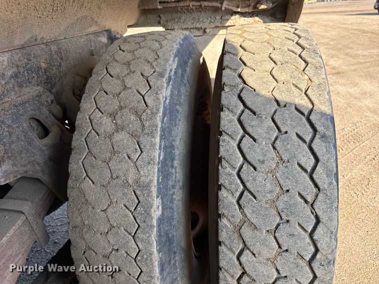 image for item ND9416 1995 Ford L9000 dump truck