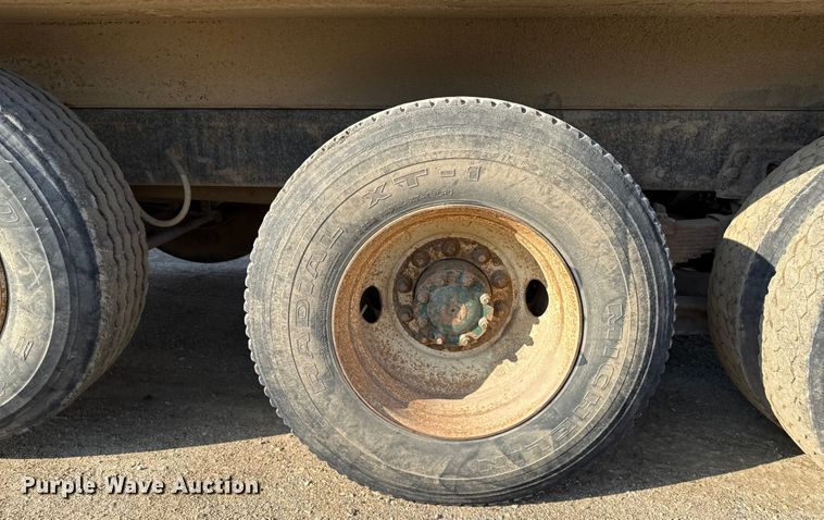 image for item ND9416 1995 Ford L9000 dump truck