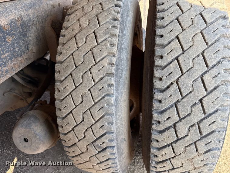 image for item ND9416 1995 Ford L9000 dump truck