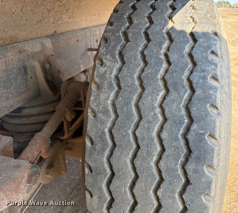 image for item ND9416 1995 Ford L9000 dump truck