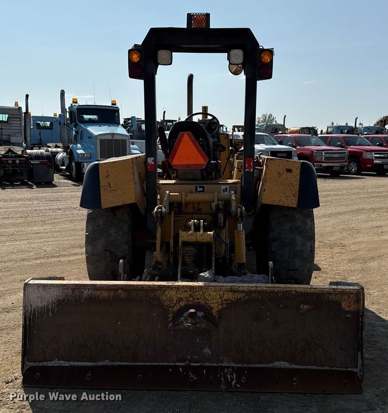 image for item ND9420 1998 John Deere 210LE landscape tractor