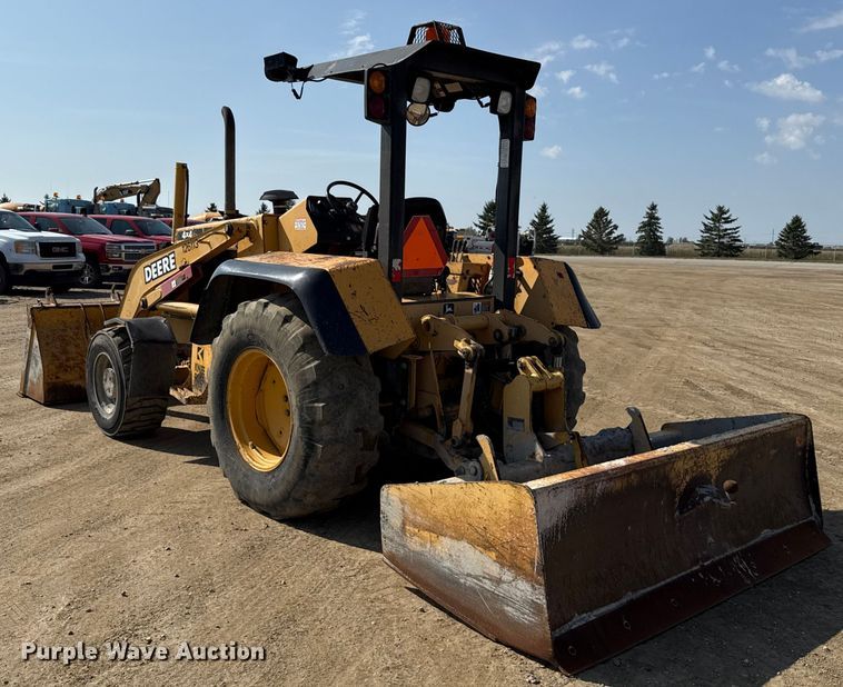 image for item ND9420 1998 John Deere 210LE landscape tractor