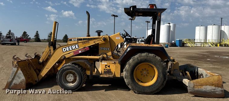 image for item ND9420 1998 John Deere 210LE landscape tractor