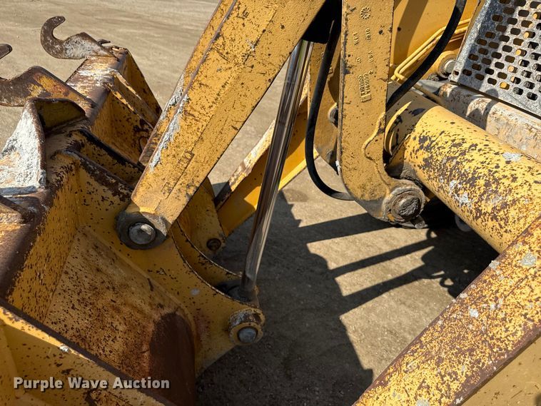 image for item ND9420 1998 John Deere 210LE landscape tractor