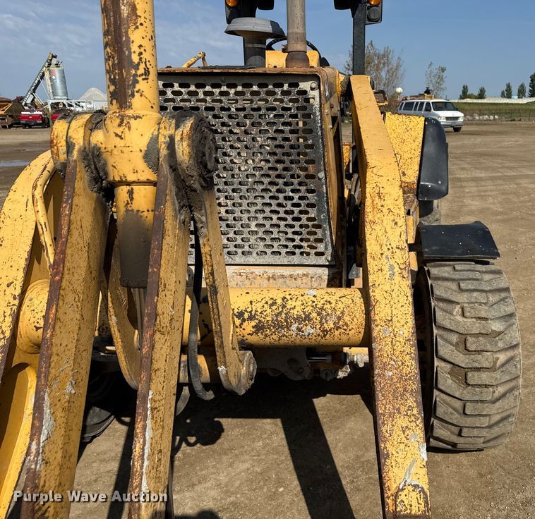 image for item ND9420 1998 John Deere 210LE landscape tractor