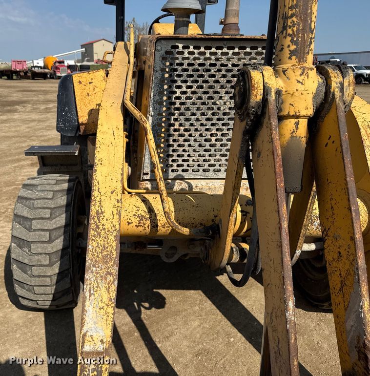 image for item ND9420 1998 John Deere 210LE landscape tractor