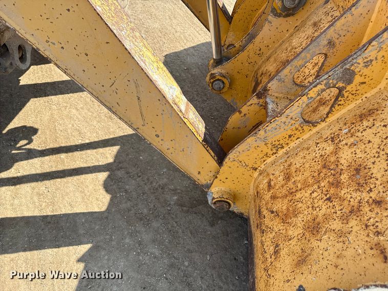 image for item ND9420 1998 John Deere 210LE landscape tractor