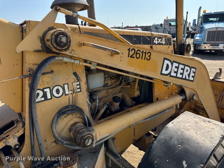 image for item ND9420 1998 John Deere 210LE landscape tractor