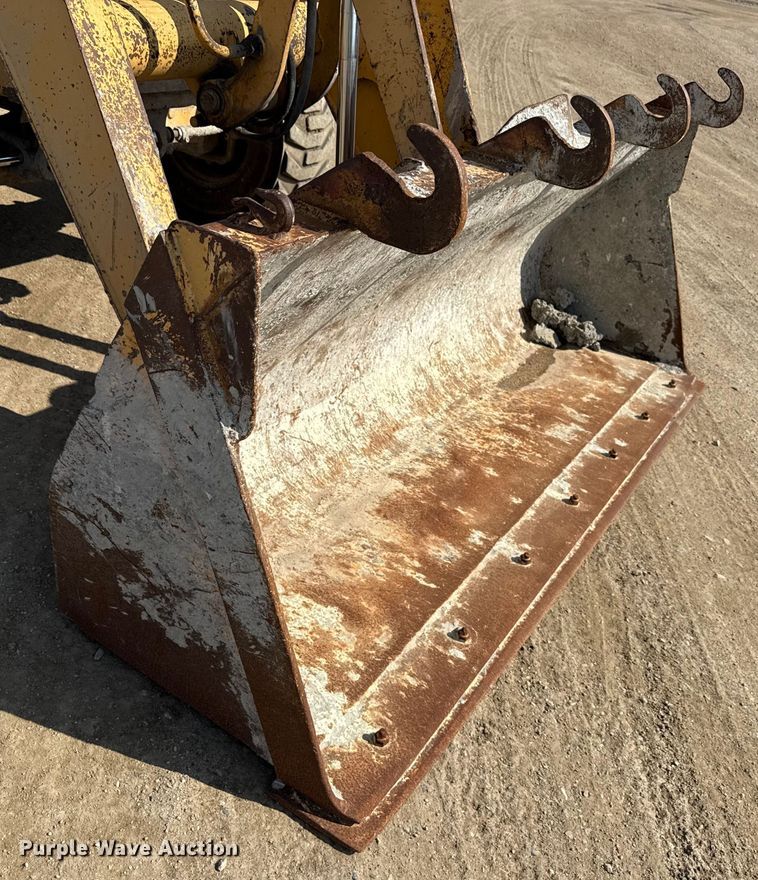 image for item ND9420 1998 John Deere 210LE landscape tractor