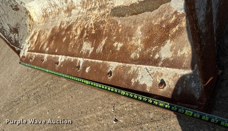 image for item ND9420 1998 John Deere 210LE landscape tractor