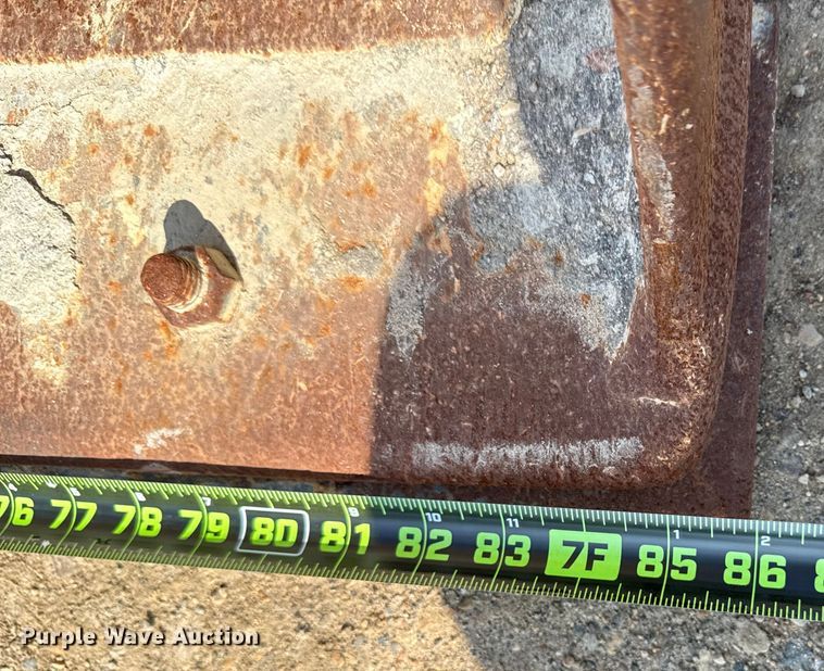 image for item ND9420 1998 John Deere 210LE landscape tractor