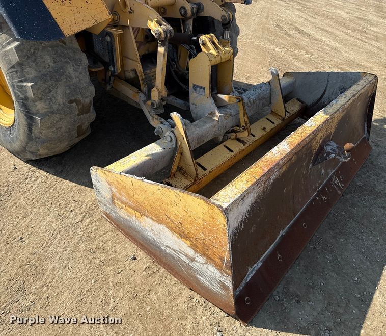 image for item ND9420 1998 John Deere 210LE landscape tractor