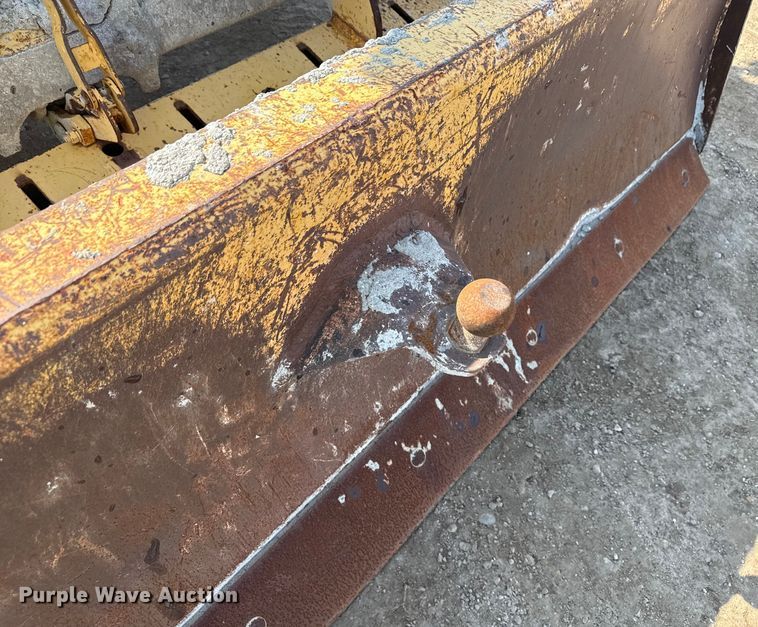 image for item ND9420 1998 John Deere 210LE landscape tractor