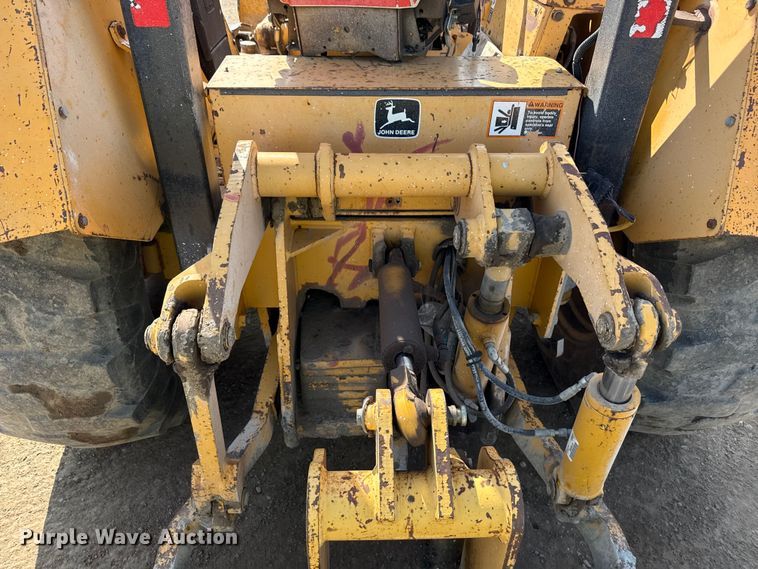 image for item ND9420 1998 John Deere 210LE landscape tractor