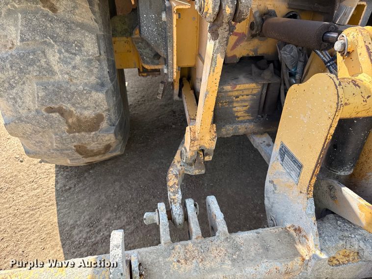 image for item ND9420 1998 John Deere 210LE landscape tractor