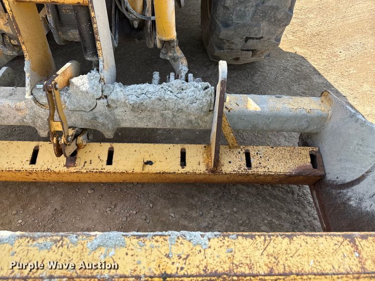 image for item ND9420 1998 John Deere 210LE landscape tractor