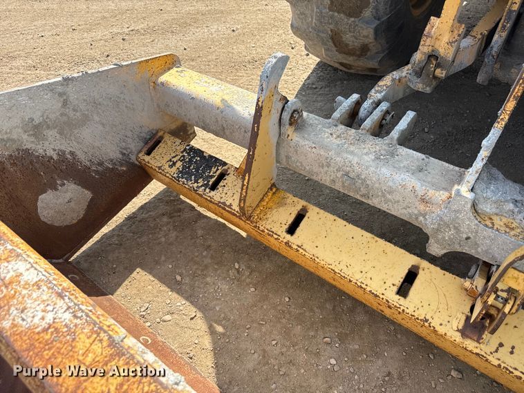 image for item ND9420 1998 John Deere 210LE landscape tractor