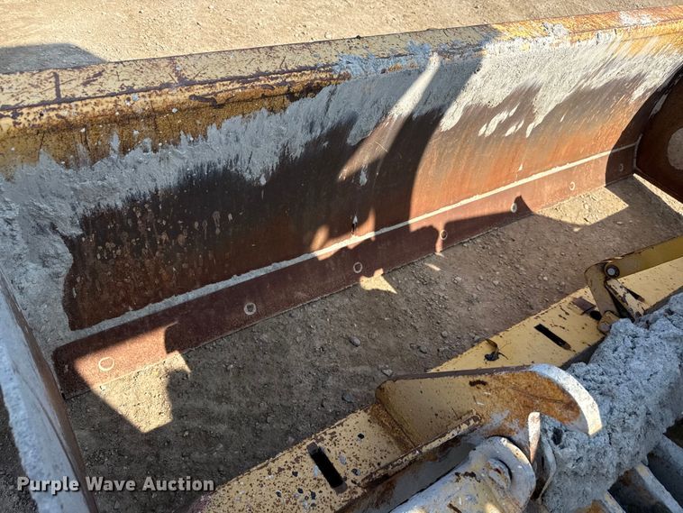 image for item ND9420 1998 John Deere 210LE landscape tractor