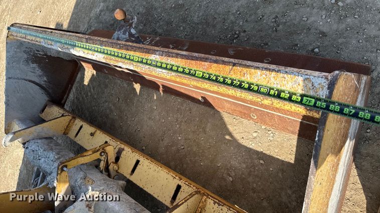 image for item ND9420 1998 John Deere 210LE landscape tractor