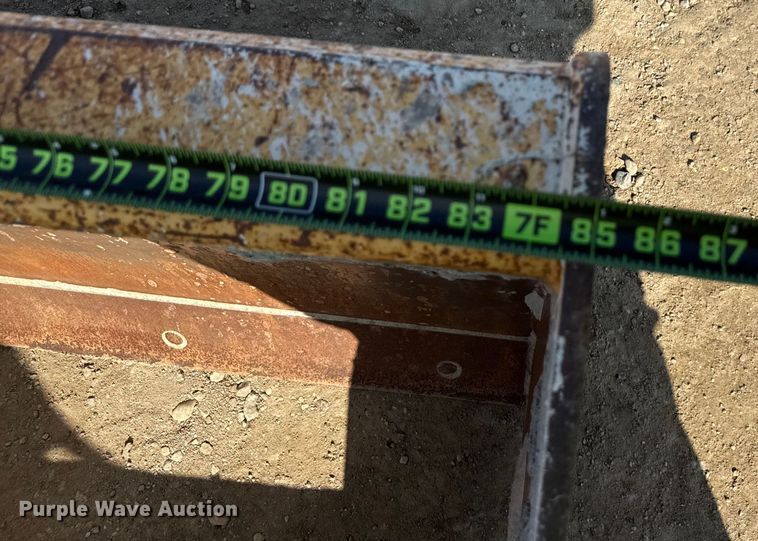 image for item ND9420 1998 John Deere 210LE landscape tractor