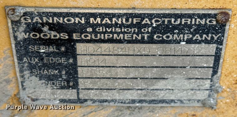 image for item ND9420 1998 John Deere 210LE landscape tractor