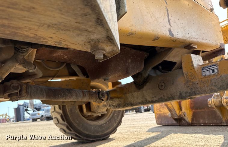 image for item ND9420 1998 John Deere 210LE landscape tractor