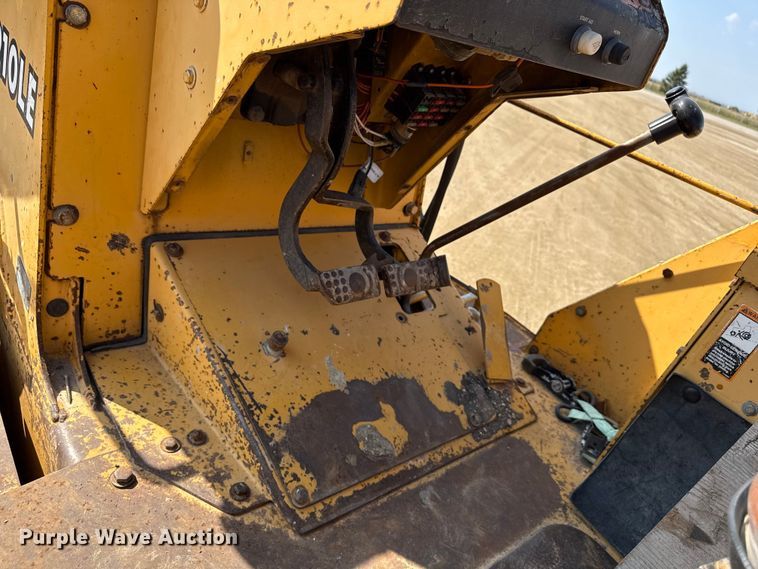 image for item ND9420 1998 John Deere 210LE landscape tractor