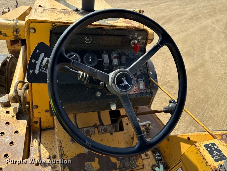 image for item ND9420 1998 John Deere 210LE landscape tractor