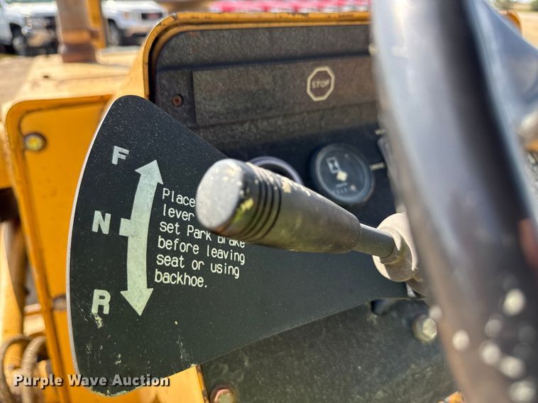 image for item ND9420 1998 John Deere 210LE landscape tractor