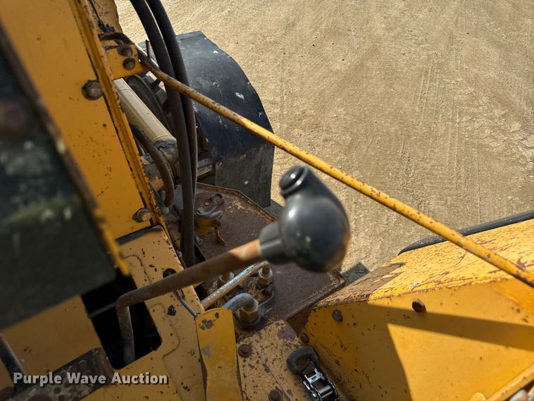 image for item ND9420 1998 John Deere 210LE landscape tractor