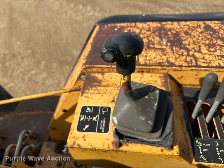 image for item ND9420 1998 John Deere 210LE landscape tractor