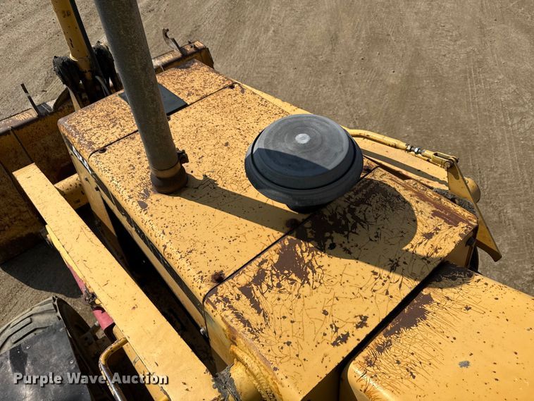 image for item ND9420 1998 John Deere 210LE landscape tractor