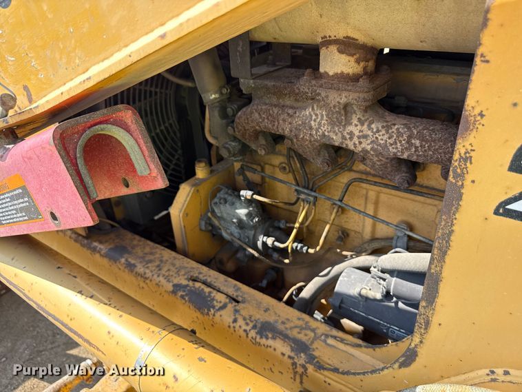 image for item ND9420 1998 John Deere 210LE landscape tractor