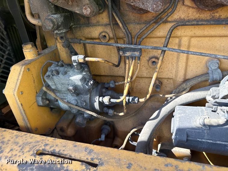 image for item ND9420 1998 John Deere 210LE landscape tractor