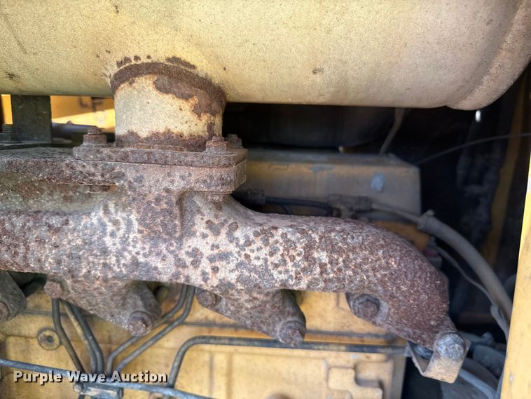 image for item ND9420 1998 John Deere 210LE landscape tractor