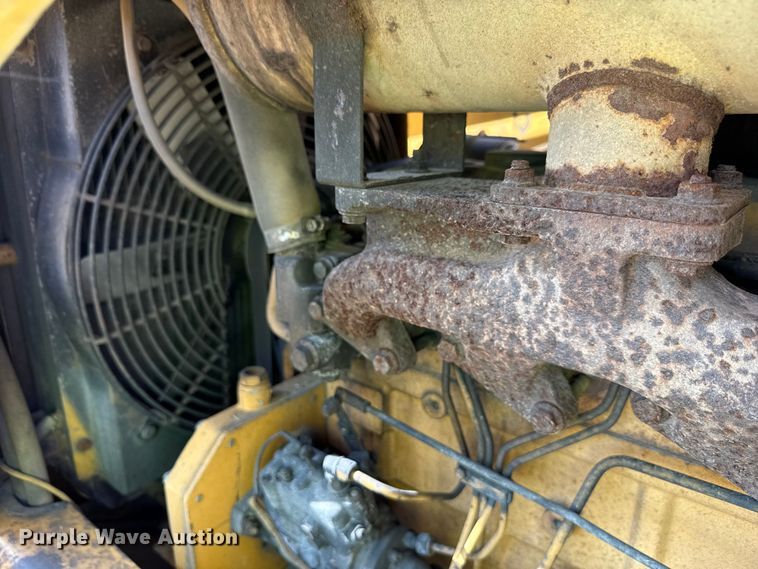 image for item ND9420 1998 John Deere 210LE landscape tractor