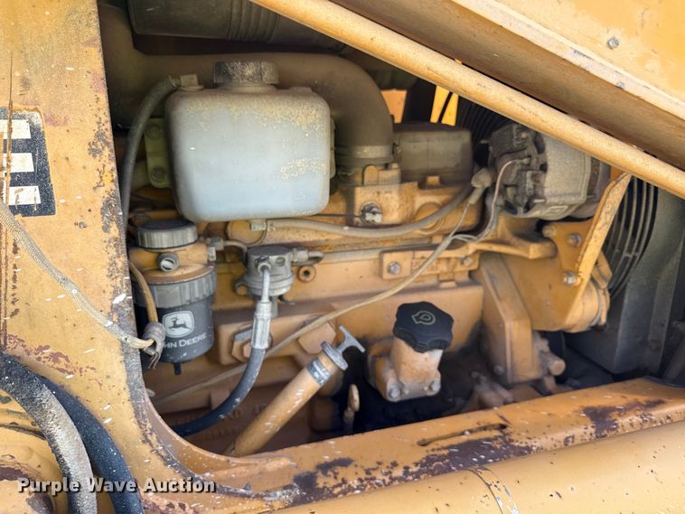 image for item ND9420 1998 John Deere 210LE landscape tractor