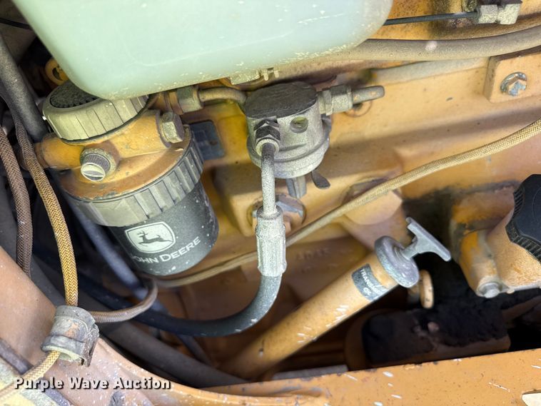 image for item ND9420 1998 John Deere 210LE landscape tractor