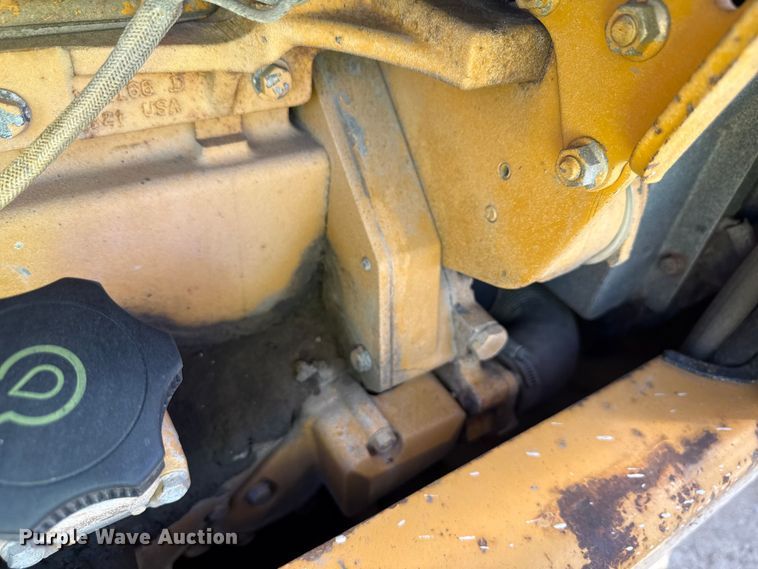 image for item ND9420 1998 John Deere 210LE landscape tractor