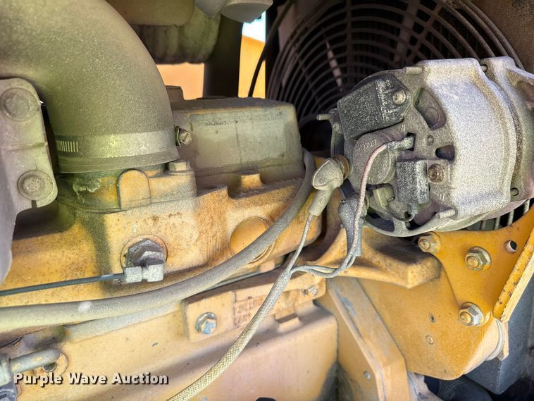 image for item ND9420 1998 John Deere 210LE landscape tractor