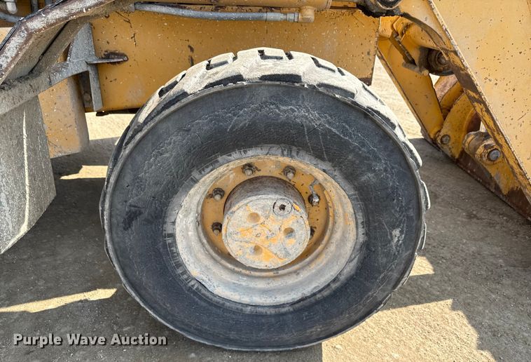 image for item ND9420 1998 John Deere 210LE landscape tractor