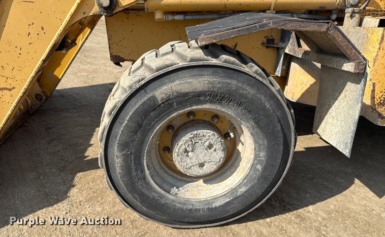 image for item ND9420 1998 John Deere 210LE landscape tractor