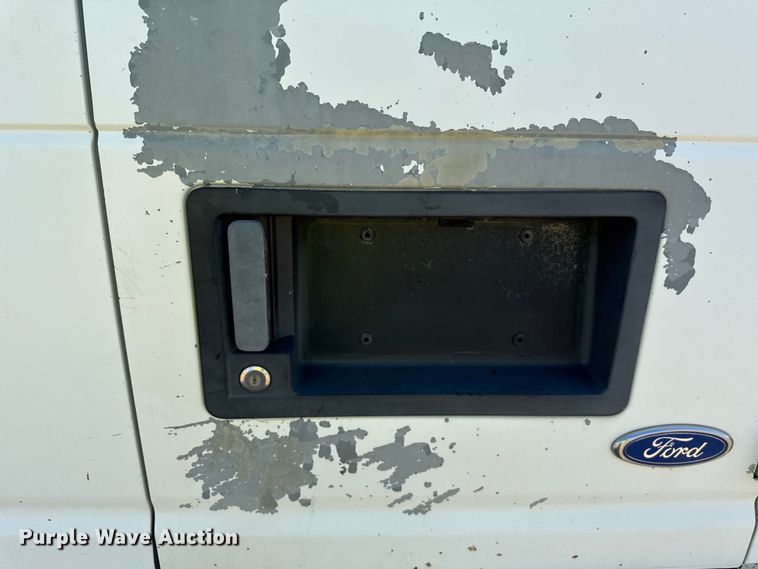 image for item ND9427 1996 Ford Club Wagon van