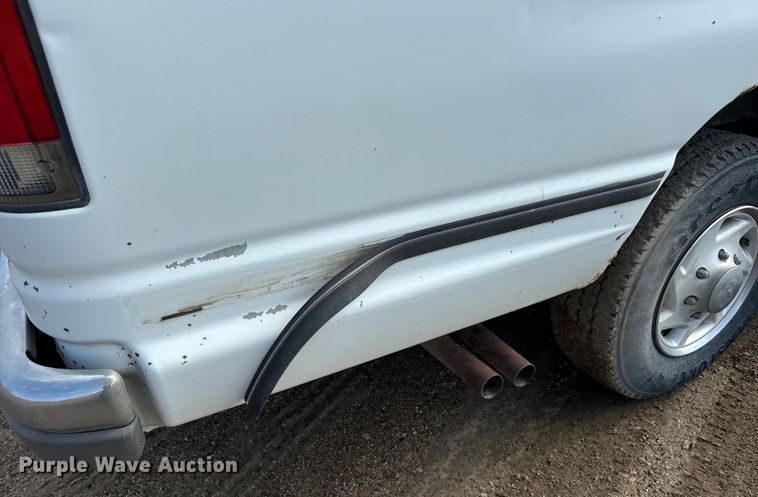 image for item ND9427 1996 Ford Club Wagon van