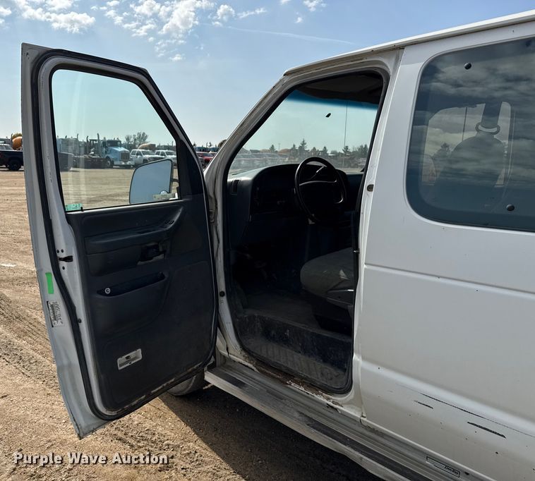 image for item ND9427 1996 Ford Club Wagon van