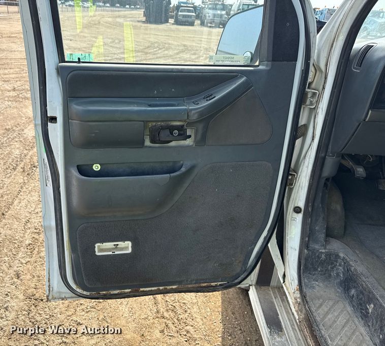 image for item ND9427 1996 Ford Club Wagon van