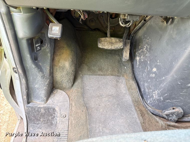 image for item ND9427 1996 Ford Club Wagon van